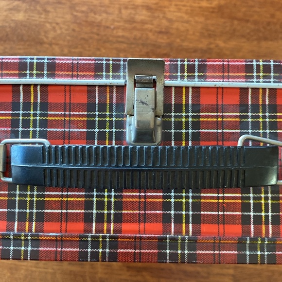 Vintage Plaid Lunch Box with Thermos - Picture 9 of 9